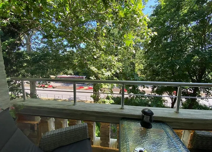 Sea Breeze Apartment *